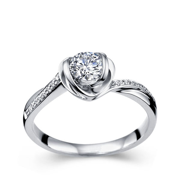 宠爱之心-白18K金钻石戒指